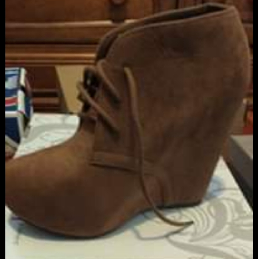 Wedge bootie